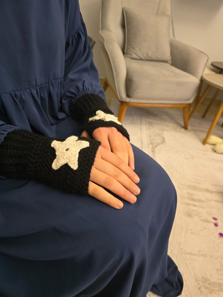 Siyah Örgü Yarım Parmak Eldiven - Görsel 2