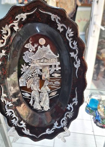 Koyu Kahverengi İşlemeli Dekoratif Tabak - Görsel 2