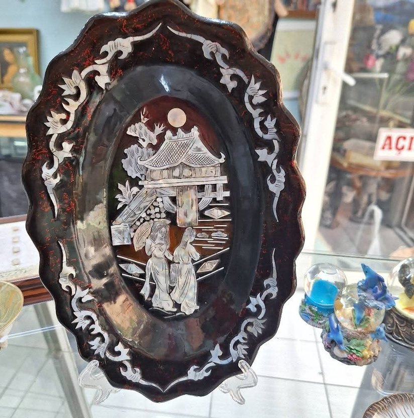 Koyu Kahverengi İşlemeli Dekoratif Tabak - Görsel 2