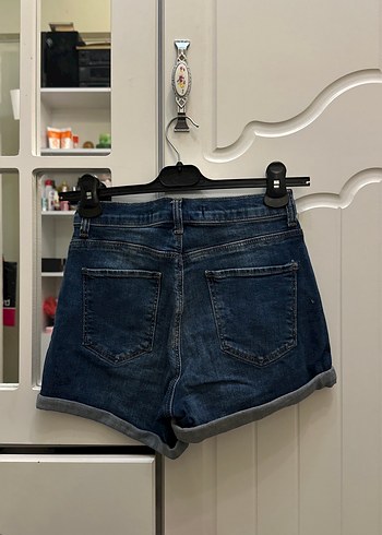 Nakışlı Kemerli Kadın Kot Şort - Görsel 2