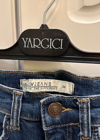 Nakışlı Kemerli Kadın Kot Şort - Görsel 3