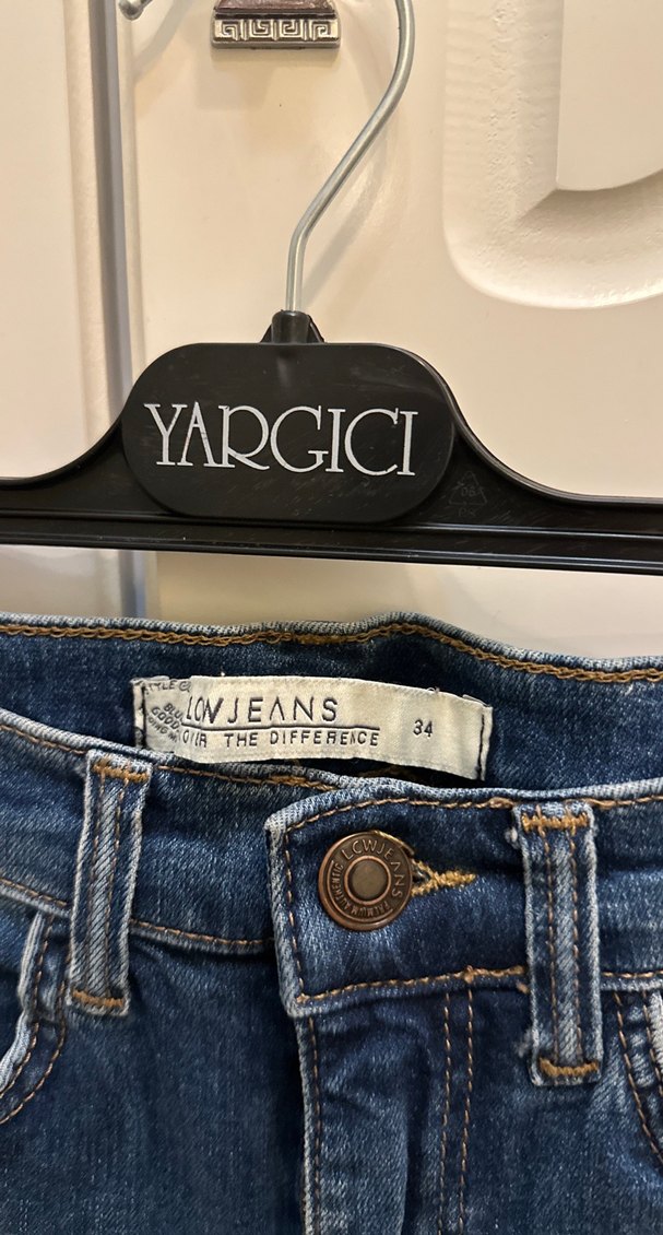 Nakışlı Kemerli Kadın Kot Şort - Görsel 3