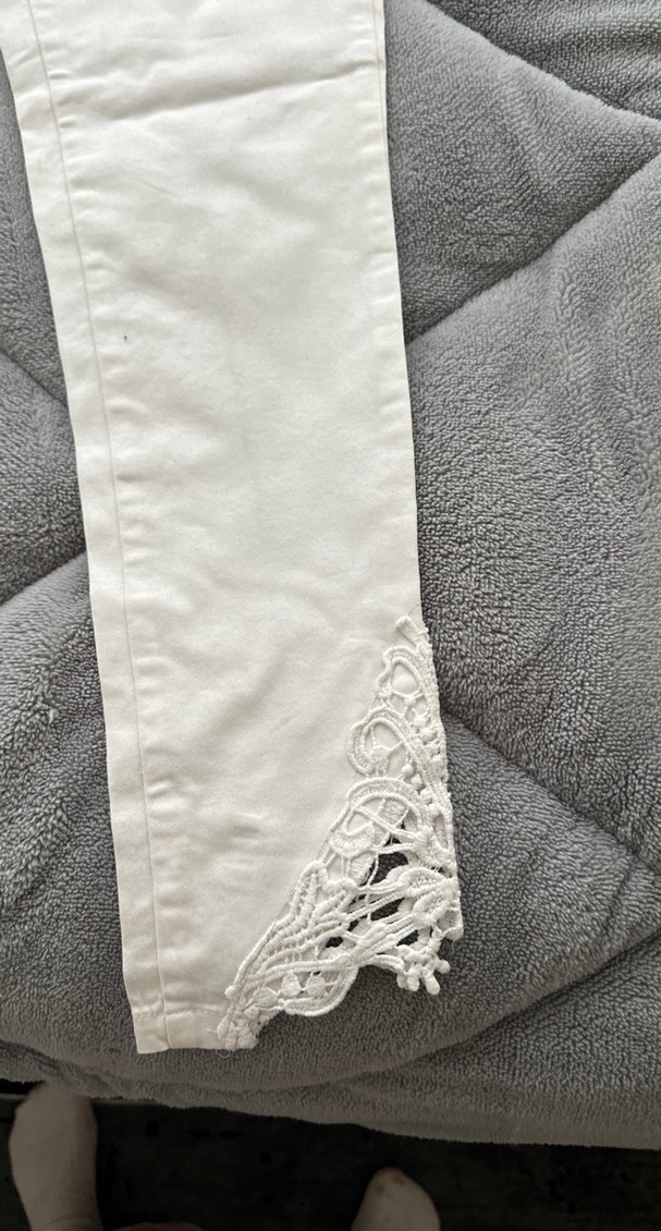 beyaz dantel paçalı çocuk pantolon - Görsel 2