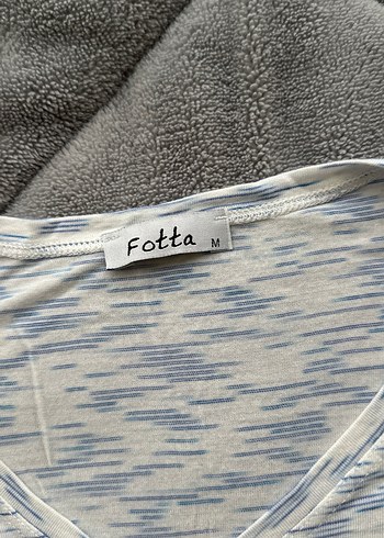 Gri V Yaka Kısa Kollu Kadın Tişört - Görsel 3