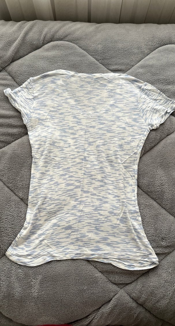 Gri V Yaka Kısa Kollu Kadın Tişört - Görsel 2