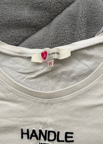 Beyaz Baskılı Kısa Kollu Basic Tişört - Görsel 2