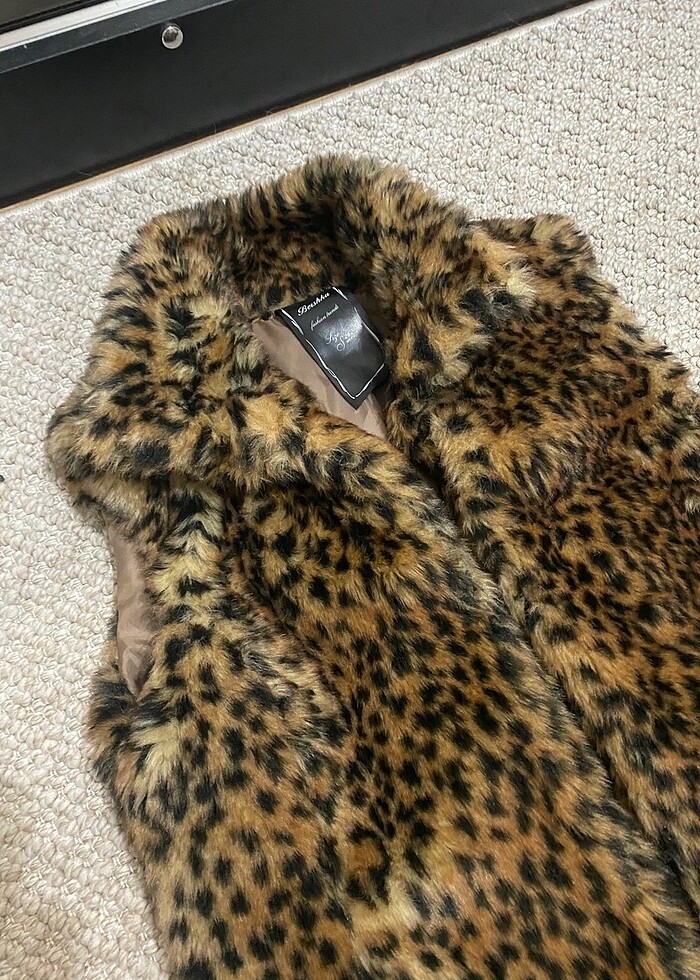 Bershka leoparlı kürk yelek - Görsel 2
