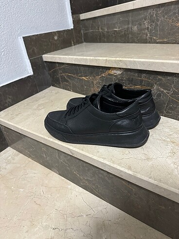 Fabrika siyah sneakers