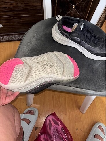 38,5 Beden Skechers orjinal ayakkabı