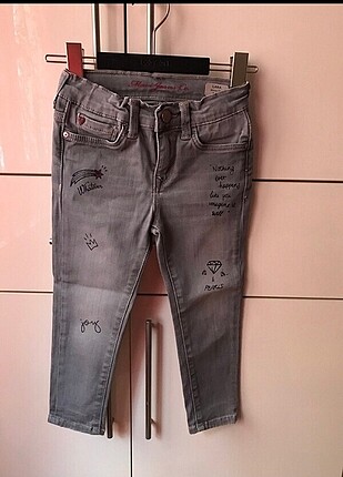Mavi jeans kot pantalon ve kalem