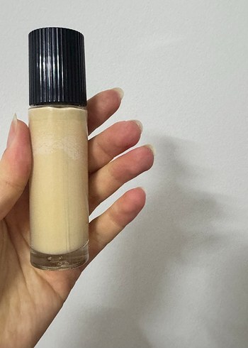 Oriflame Giordani Gold Likit Fondöten - Görsel 3