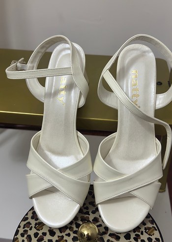 Beyaz Dolgu Topuklu Kadın Abiye Ayakkabı - Görsel 4