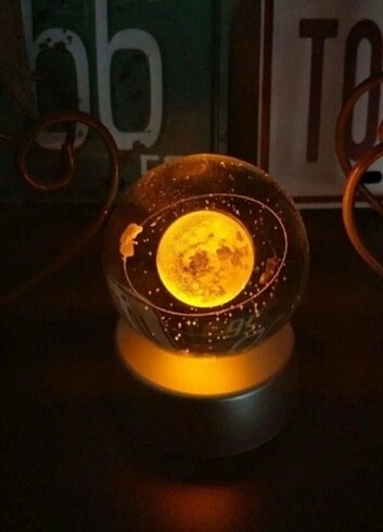 Satürn Çemberindeki kız ışıklı Cam Küre 