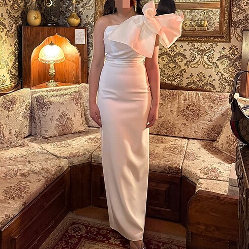 Beyaz fiyonk drapeli nişan nikah elbisesi