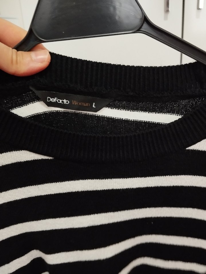 Siyah Beyaz Çizgili Kadın Triko Kazak - Görsel 2