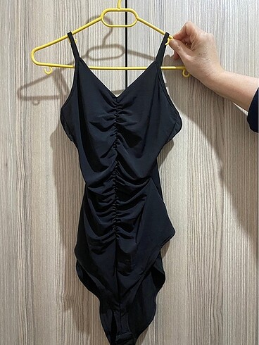 Siyah bodysuit bluz