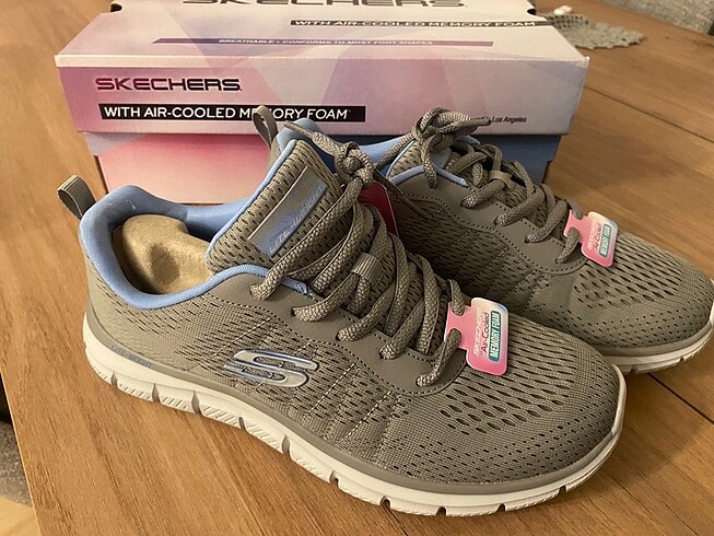 skechers