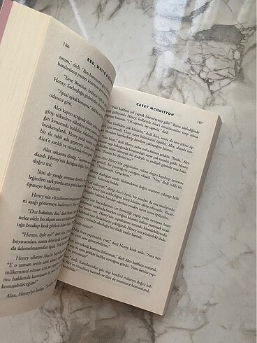 Beden Red White Royal Blue -Casey McQuıston