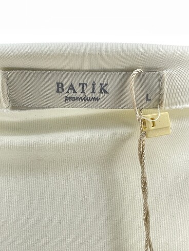 l Beden beyaz Renk Batik Bluz %70 İndirimli.