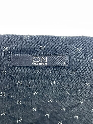 universal Beden siyah Renk On Fashion Bluz %70 İndirimli.