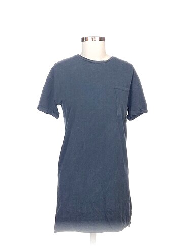 Bershka T-shirt %70 İndirimli.