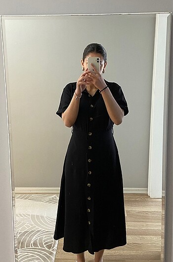 Siyah elbise midi