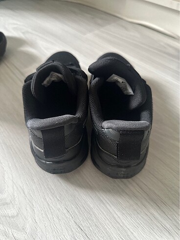 32 Beden 32 no temiz sağlam sayılı giyildi Orjinal Nike