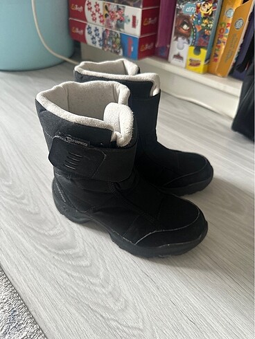 33 no Decathlon sağlam temiz kar botu