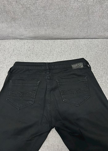 Siyah Bel Detaylı Kadın Denim Pantolon