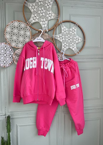 Pembe Kapüşonlu Baskılı Kız Eşofman Takımı