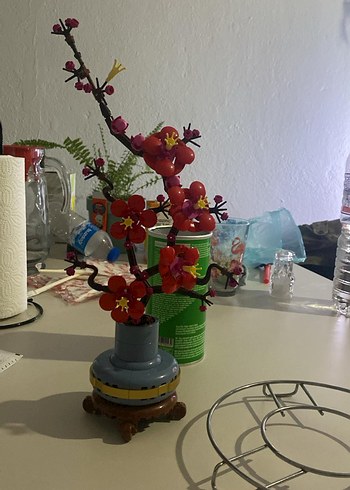 Renkli Kırmızı Dekoratif Çiçek Aranjmanı