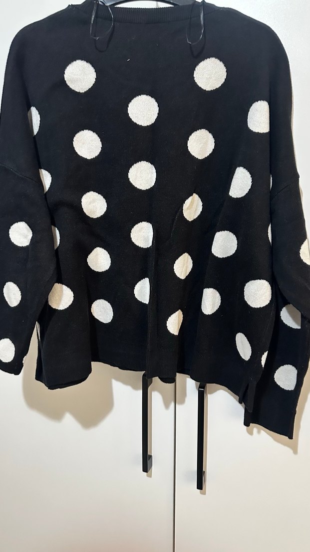 Siyah Beyaz Puantiyeli Salaş Triko Kazak - Görsel 2