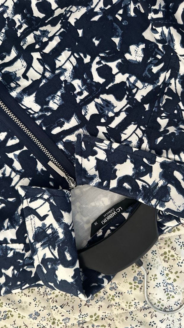 Kadın Lacivert Desenli Uzun Fermuarlı Yağmurluk - Görsel 5