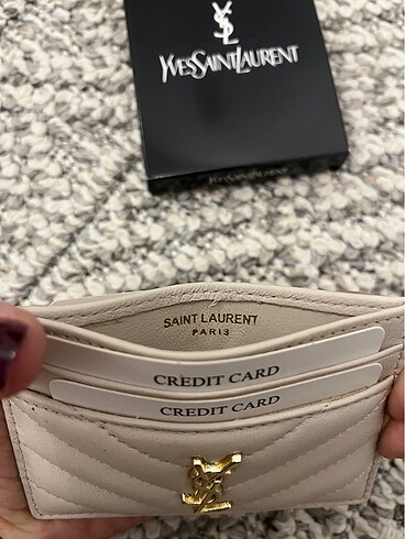 Yves Saint Laurent KARTLIK