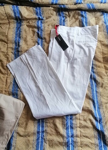 40 Beden Beyaz pantolon etiketli 40 beden 