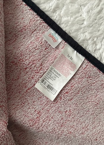 Çocuk Kapüşonlu Kırmızı Desenli Bornoz - Görsel 4