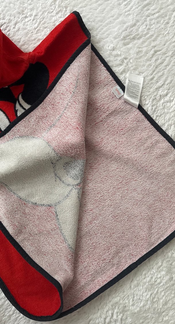 Çocuk Kapüşonlu Kırmızı Desenli Bornoz - Görsel 3