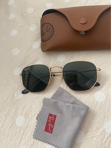 Ray-Ban güneş gözlüğü