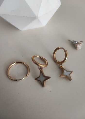 Diger Altın Renk Minimalist Kadın Küpeler