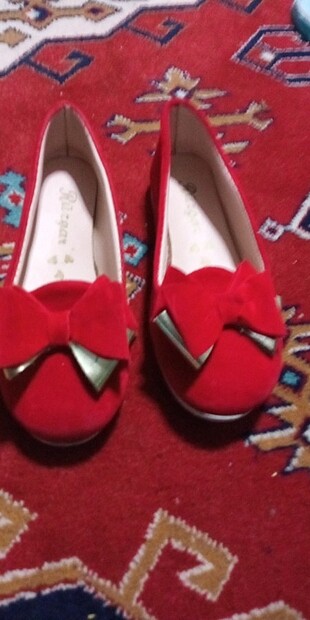 Çocuk ayakkabı kırmızı çok güzel