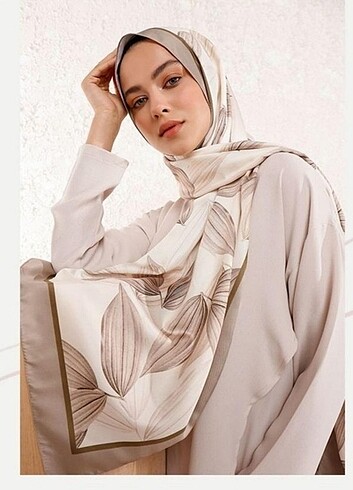 Ayşegül Güneş desenli twill şal