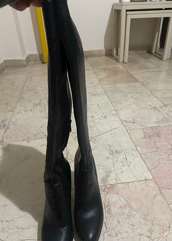 Dizüstü Siyah Deri Stiletto Çizme