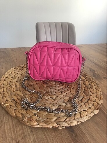 Pembe çanta