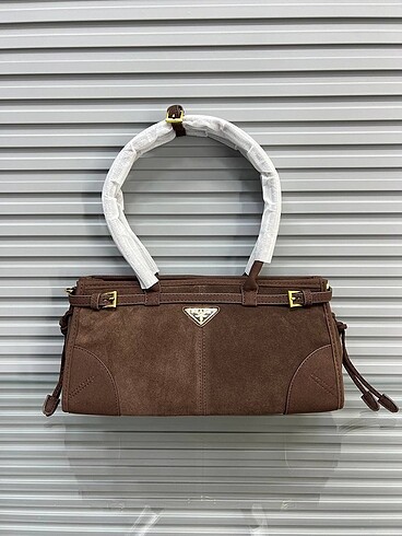 Prada süet çanta