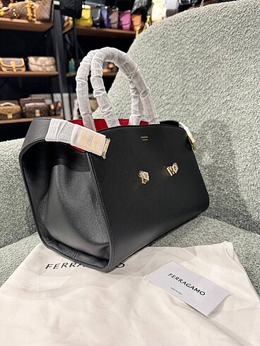 Diğer Ferragamo çanta