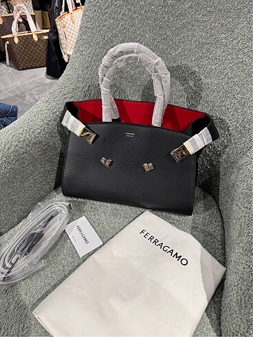  Beden Ferragamo çanta