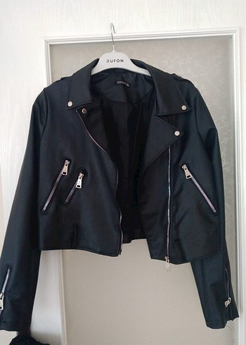 Kısa Siyah Kadın Deri Biker Ceket