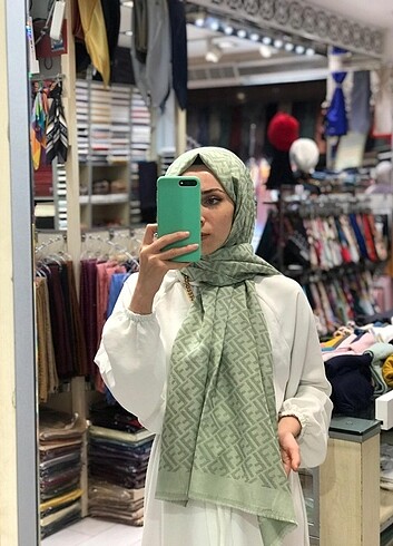 Fendi şal 