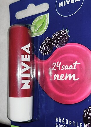 NİVEA Dudak bakım kremi 