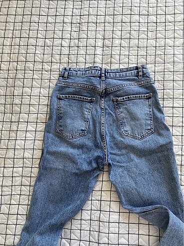 Trendyol & Milla yırtmaçlı jean